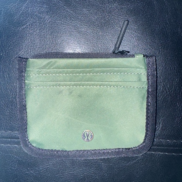 Lululemon Green Pouch with Black Trim - Picture 1 of 2